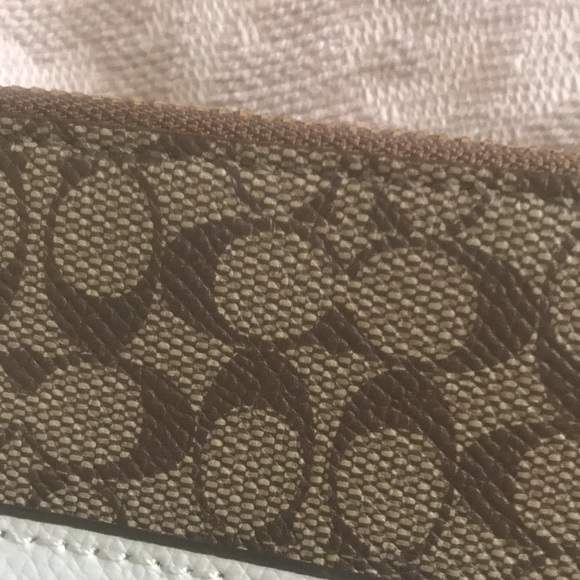 Coach cream mini bag with detachable pouch used - Picture 10 of 13